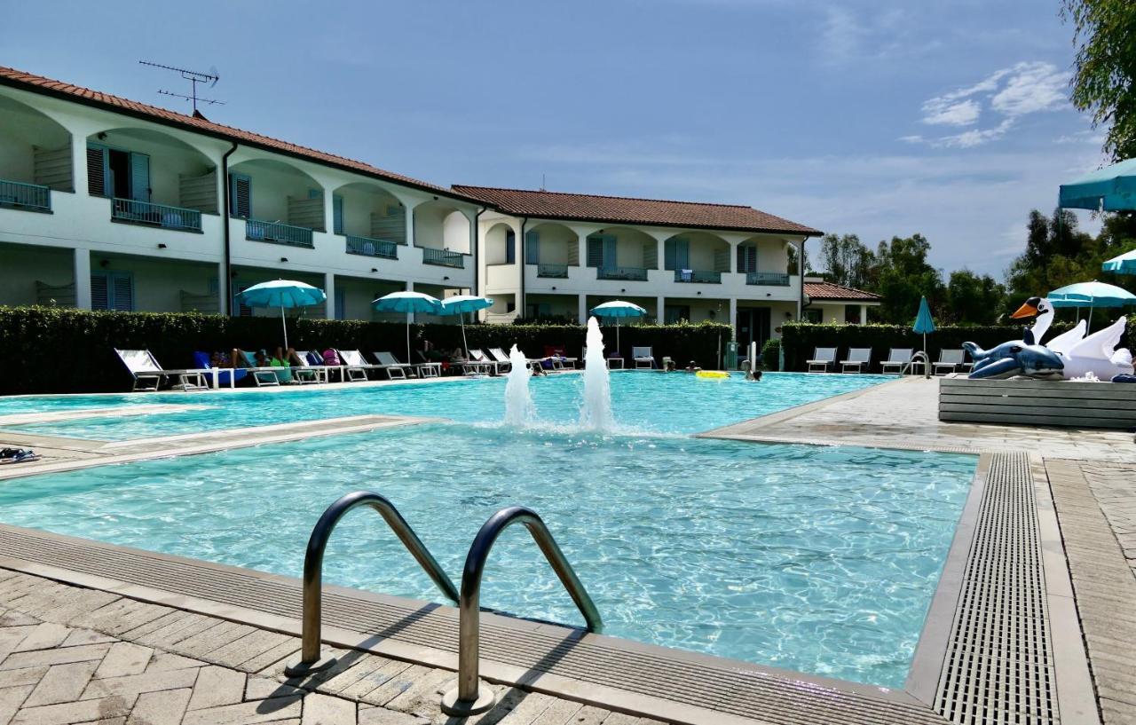 Apartments In Residence In Vada With Swimming Pool 450 Meters From The Sea Bagian luar foto